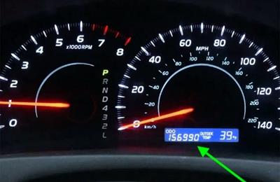 Làm sao để biết ô tô cũ bị tua công tơ mét?