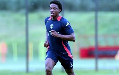 MU nhận thêm tin buồn về tình trạng của Malacia