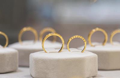 Giá vàng hôm nay 3/4: Tăng dựng đứng, vàng lại lập kỷ lục mới