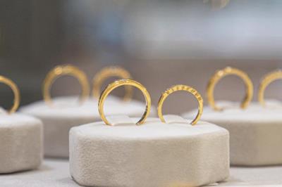 Giá vàng hôm nay 25/9: Sau khi lập đỉnh lịch sử, vàng đi xuống