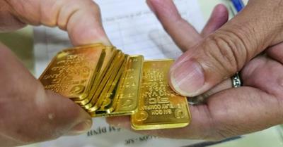Giá vàng hôm nay giảm sâu so với đỉnh cũ, người mua đối diện khoản lỗ lớn, chênh lệch mua bán nới rộng