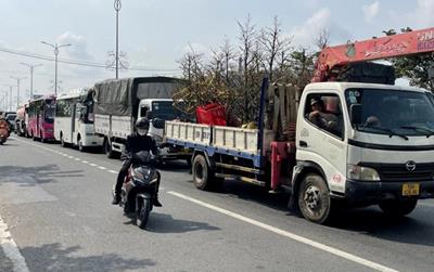 Cầu Rạch Miễu "căng mình" ngày cận Tết