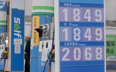 Giá dầu thế giới tiếp tục tăng