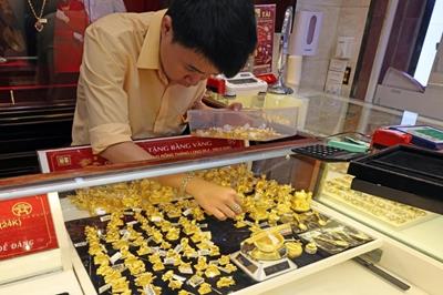 Giá vàng sáng 23/3 rời mốc 170 triệu đồng/lượng