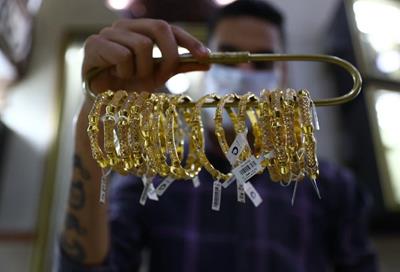 Giá vàng sáng 13/3 giảm 1,5 triệu đồng/lượng