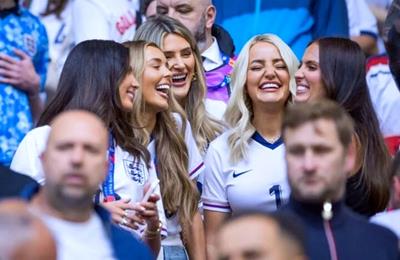 Cận cảnh Dàn WAGs đội tuyển Anh khoe sắc ở EURO 2024