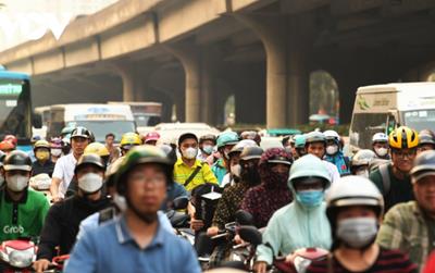 Ngày đầu tiên nghỉ lễ, "nghẹt thở" nhiều tuyến đường tắc nghẽn kéo dài