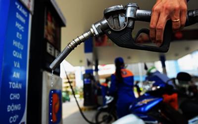 Giá xăng RON 95 bật tăng, áp sát ngưỡng 25.000 đồng/lít