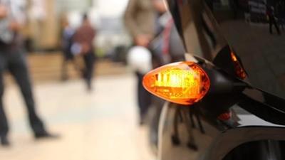 Năm 2026, xe máy chuyển hướng không xi nhan có thể bị phạt đến 14 triệu đồng