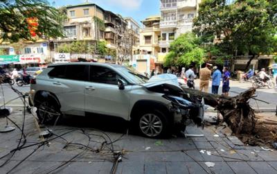 Vụ ô tô đâm liên hoàn xe máy trên phố Trần Đại Nghĩa (Hà Nội): Một nạn nhân tử vong