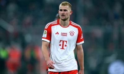 Trò cưng của Ten Hag từ chối thẳng PSG