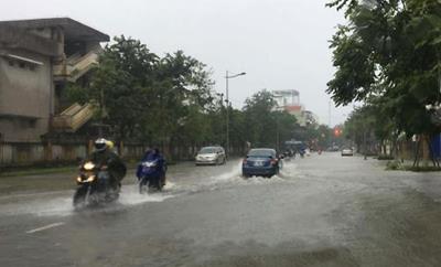 Bắc Bộ và Nam Bộ bất ngờ mưa dông kéo dài trong những ngày tới