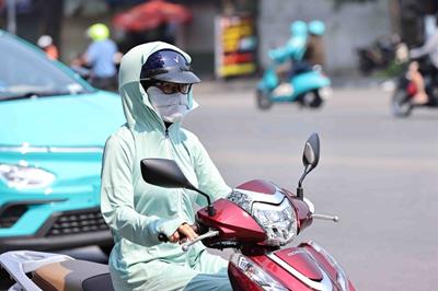 Từ chiều nay đến hết tháng 5, Bắc và Trung Bộ đón 2 đợt nắng nóng gay gắt, có nơi trên 42 độ C