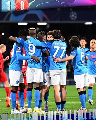 Napoli lần đầu tiên vào tứ kết Champions League