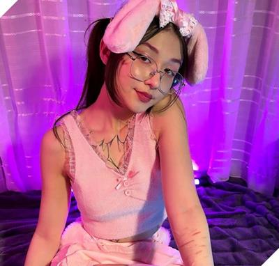 Nữ streamer Dota 2 khoe body cực nuột rên sóng livestream