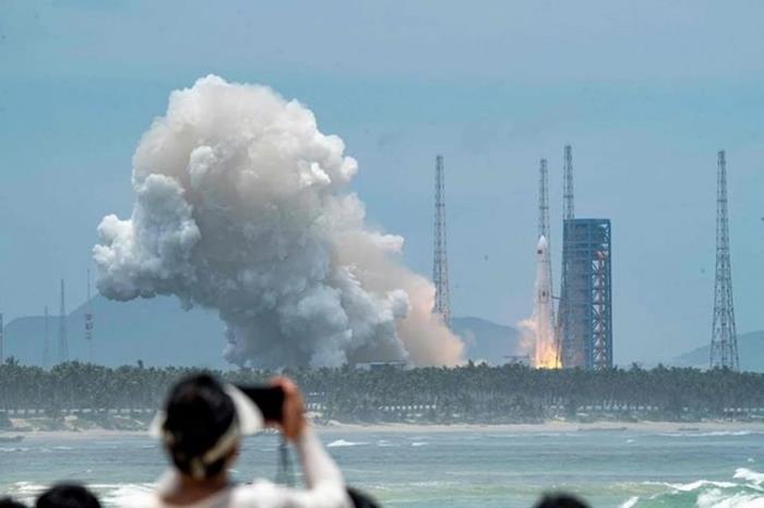 Trung Quốc thu hồi thành công tên lửa, tăng tốc cuộc đua công nghệ không gian với SpaceX