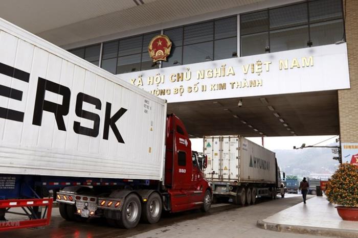 Xuất khẩu qua cửa khẩu Lào Cai tăng hơn 60%, sầu riêng lập kỷ lục