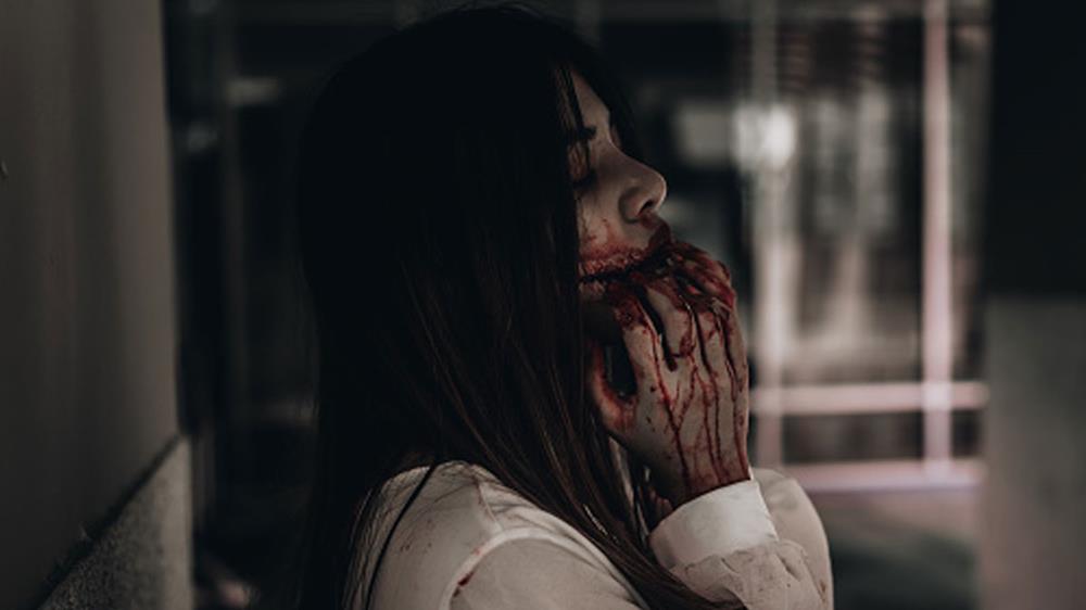 Ảnh ma kinh dị máu me ám ảnh