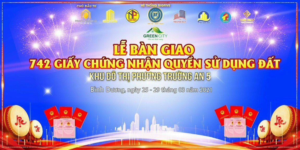 Lễ bàn giao 742 giấy chứng nhận quyền sử dụng đất tại khu đô thị Phương Trường An 5