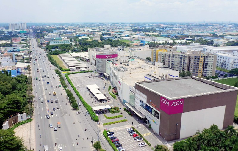 Nhiều tiện tích cao cấp đều tập trung trên QL13 như Aeon Mall, Lotte Mart, các bệnh viện quốc tế: Hạnh Phúc, Becamex, Columbia Asia