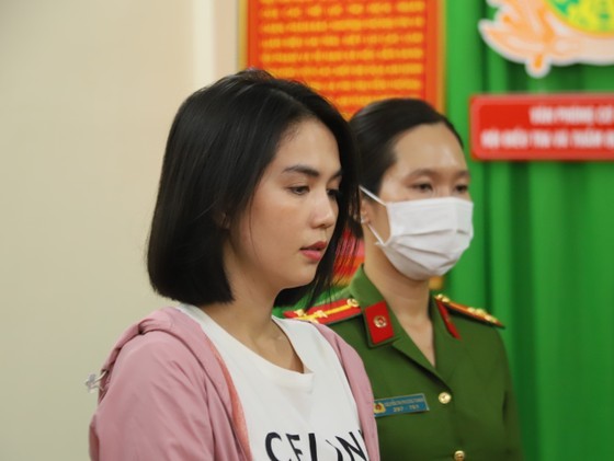 [HOT] Lộ MV 30p, Ngọc Trinh tuyên bố cô sẽ kiện Hoàng Kiều vì dám phát tán 10