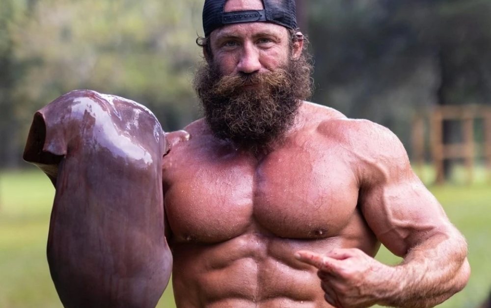 Influencer Brian Johnson gây chú ý với chế độ ăn tinh hoàn động vật, trứng và gan sống trước khi xảy ra sự cố rò rỉ email, cho thấy ông dùng chất cấm để phát triển cơ bắp. Ảnh: @liverking/Instagram.
